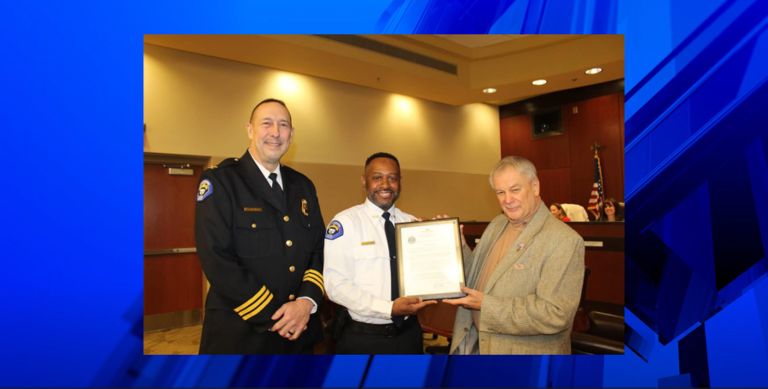Ohio police officer Randy Peagler receives a life saver award last week Ohio police officer Randy Peagler receives a life saver award last week