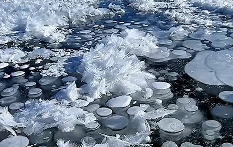 NYPD helicopter rescues 3 men who were in a frozen lake in New York City 
