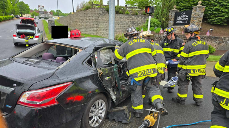 Clinton CT Volunteer Firefighters rescue a driver trapped inside of an auto Clinton CT Volunteer Firefighters rescue a driver trapped inside of an auto