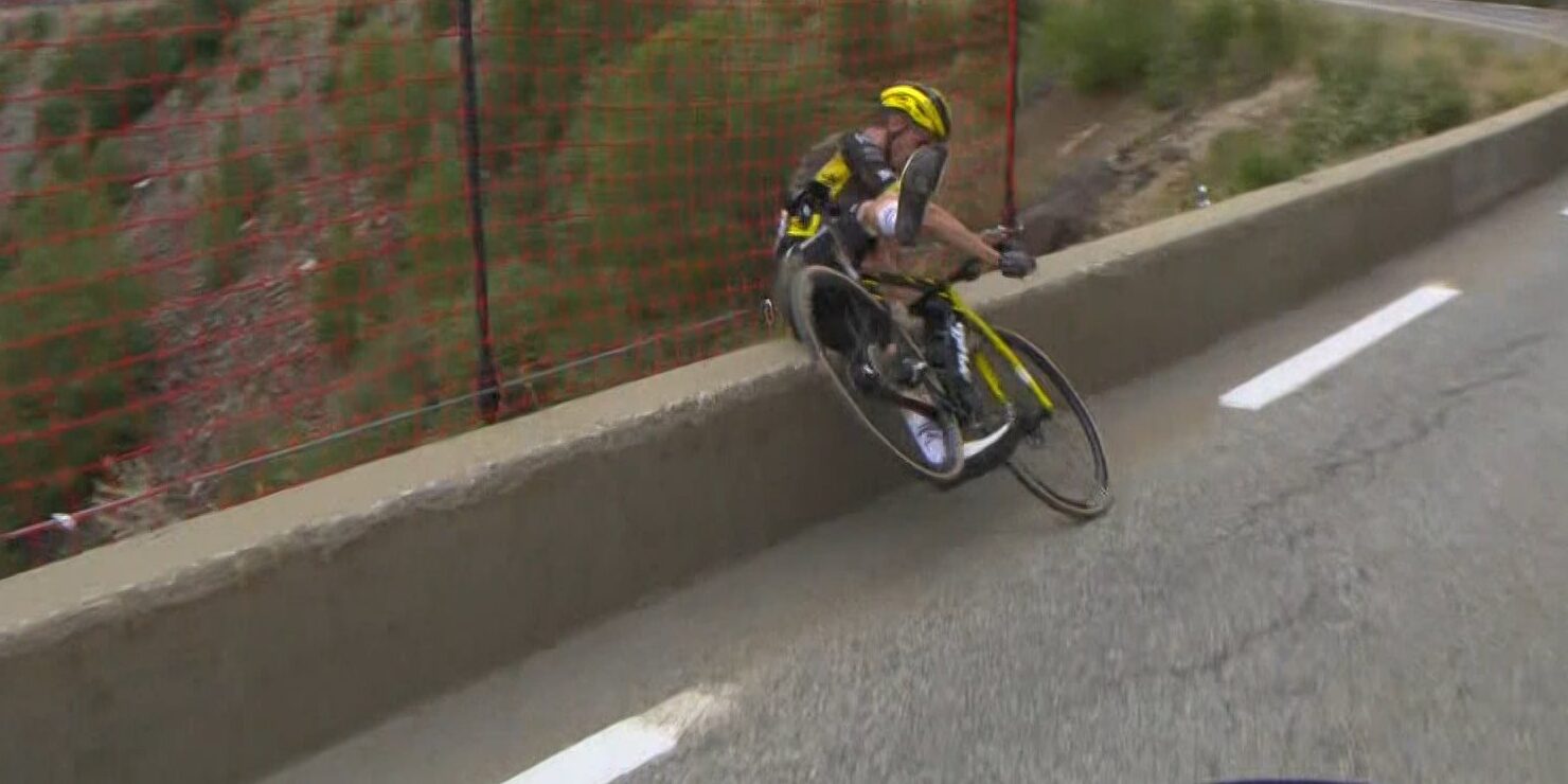 Kuss crashes on Stage 20 Kuss crashes on Stage 20