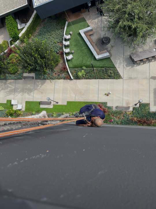 Window washer in California rescued by firefighters Window washer in California rescued by firefighters