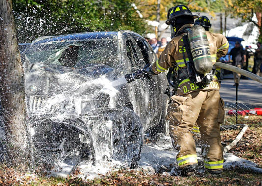 Firefighters in Montogomery County in Tennessee put out a fire of an auto. Firefighters in Montogomery County in Tennessee put out a fire of an auto.