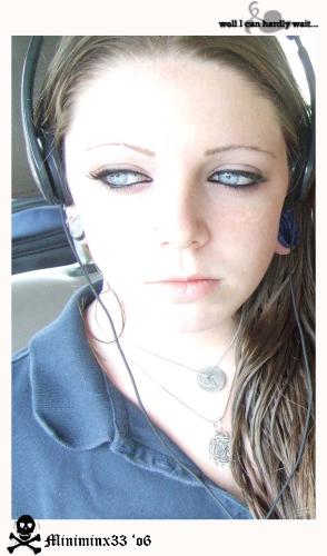 my eyes - angie and i on our way to dubai, she got an awesum shot of my eyes :]