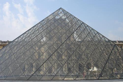 Glass Pyramids of Paris (The Main One) - This is so huge I wont believe it.
