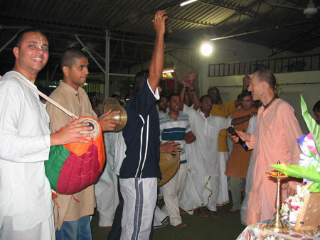 Guru Maharaj - Guru Maharaj In Kirtan in Pune, Maharastra