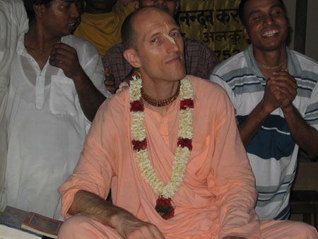 Honoring - HH Srila Bhakti Vikasa Swami Maharaj honored with garland