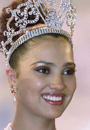 Miss Universe 2000 Lara Duta - Miss Universe 2000 Lara Duta