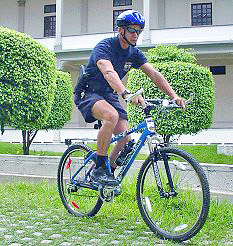Police Bicycle - Police officers adopted the bicycle as well, initially using their own. However, they eventually became a standard issue, particularly for police in rural areas. The Kent police purchased 20 bicycles in 1896, and by 1904 there were 129 police bicycle patrols operating. Some countries retained the police bicycle while others dispensed with them for a time. Bicycle patrols are now enjoying a resurgence in many cities, as the mobility of car-borne officers is becoming increasingly limited by traffic congestion and pedestrianisation. They also have the advantages that the officers are inherently more open to the public, and the transport is quieter to permit a more stealthy approach toward suspects. The pursuit of suspects can also be assisted by a bicycle.