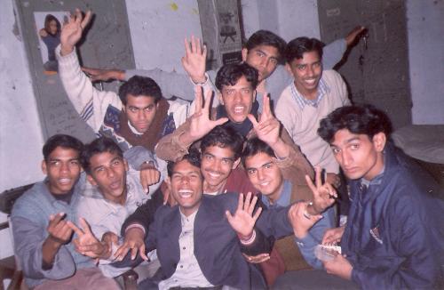 Hostel ki masti bhare din - all r my hostel friends enjoying the free time in room in DEI Agra (in 2001)