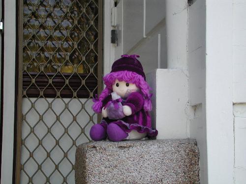 Penelope visits neighbour - Penelope at Marge's place. Penelope visits neighbour - Penelope at Marge's place.