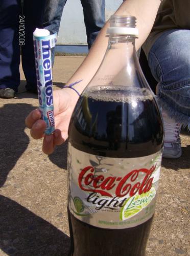 COKE + Mentos - EFFETC OF ADDING COKE WITH MENTOS