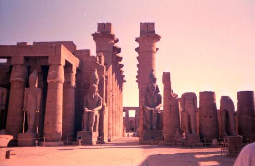 monument 2 - luxor