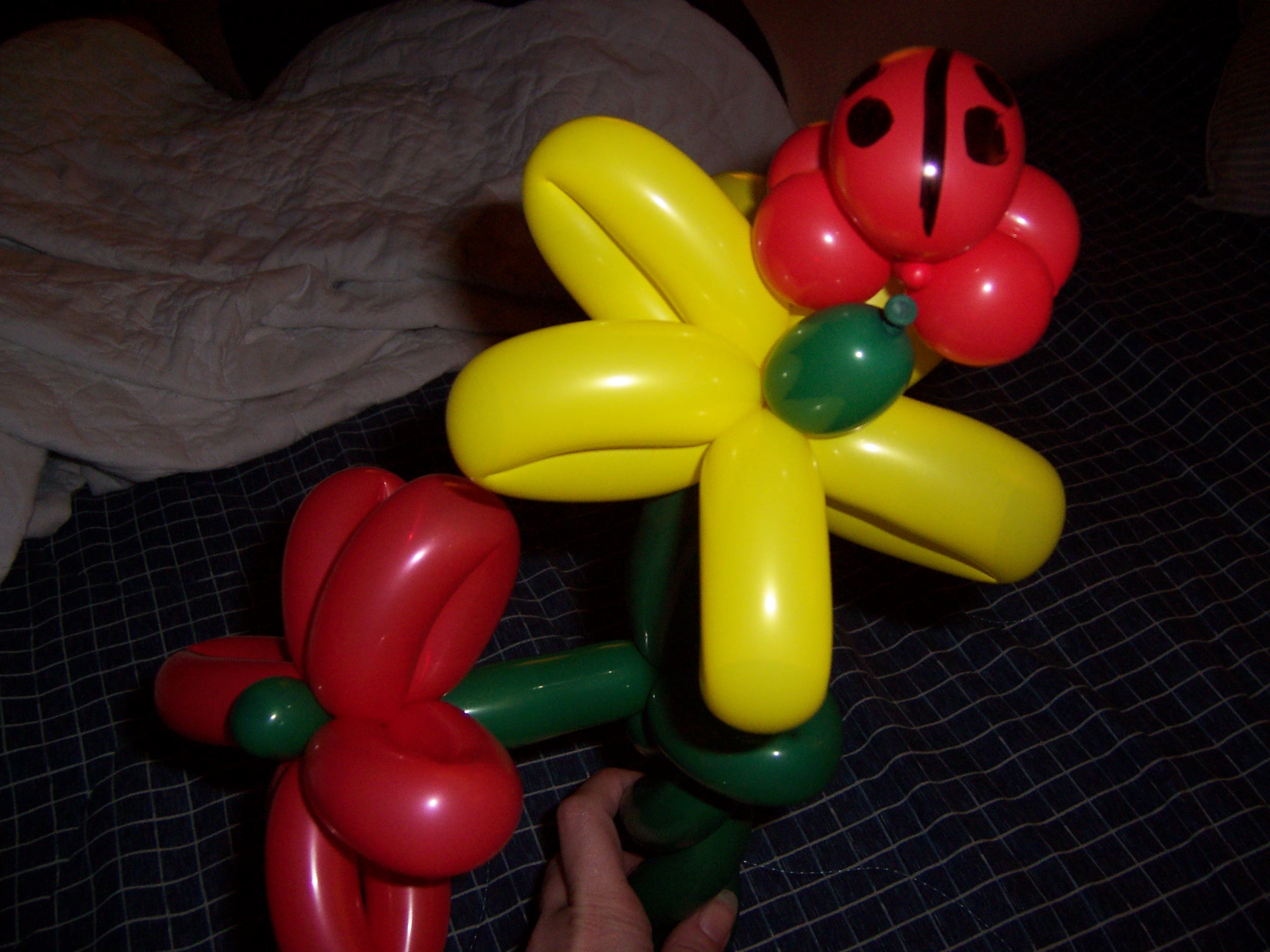 Cool Balloon Creations - 3 - There is a clown who works at local restaurants on kids nights, making balloon animals for tips.  She makes such neat things that one night when we got home I took pictures of her stuff.  Isn't this stuff cool?