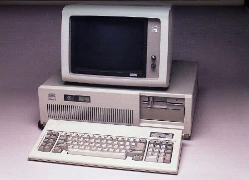 Ibm Old Computer - ibm old pc, probably an 386 class