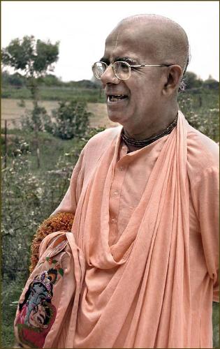 Guru Maharaj - Gopal Krishna Maharaj my Guru Maharaj Chanting in Mayapur.