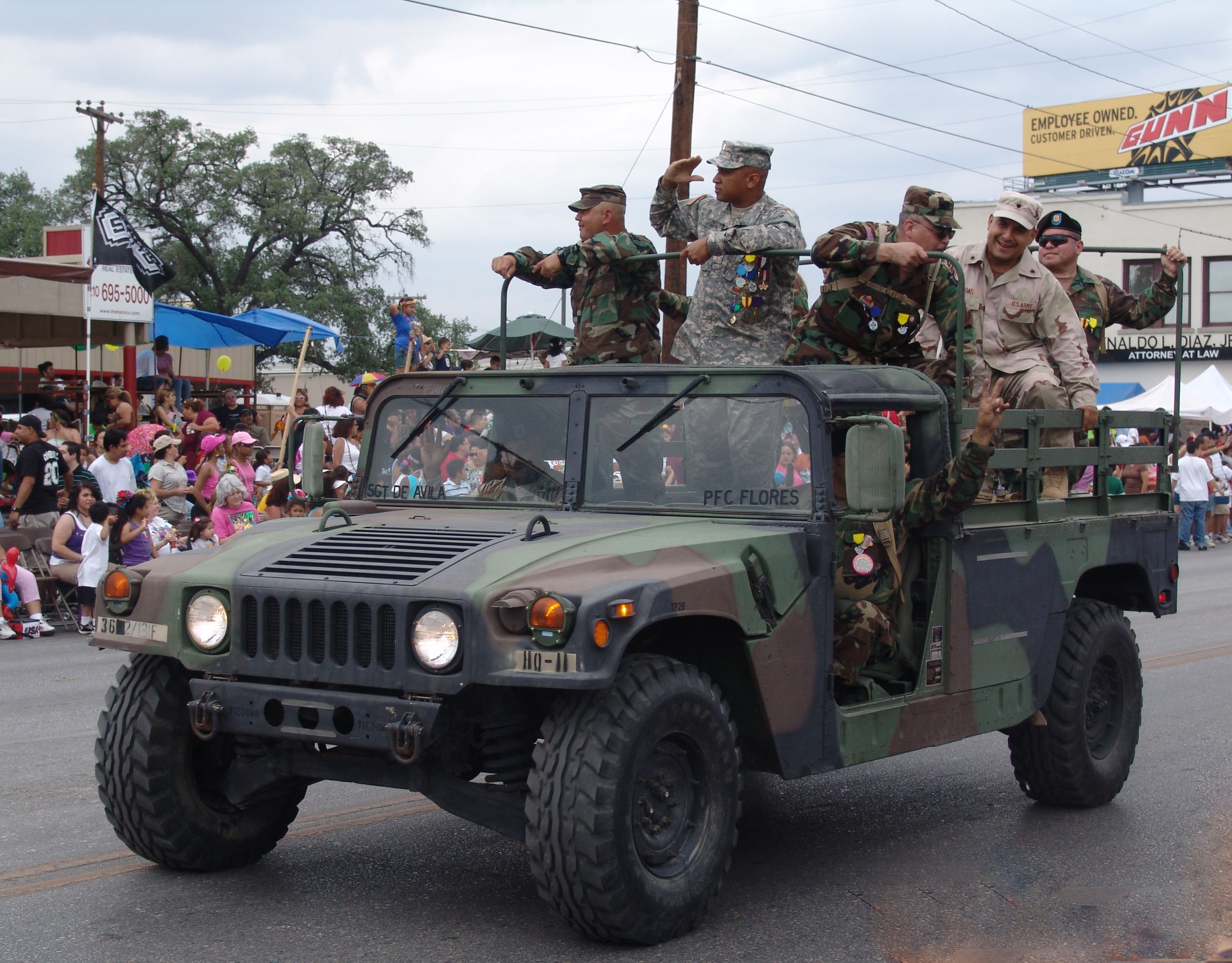Hummer - san antonio fiesta parade - Hummer with us troops. Fiesta 2006 in san antonio texas