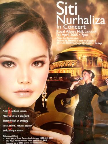 Siti Nurhaliza Live at Royal Albert Hall London.. - An outstanding performance by Siti Nurhaliza at Royal Albert Hall London on 1st April 2005....  