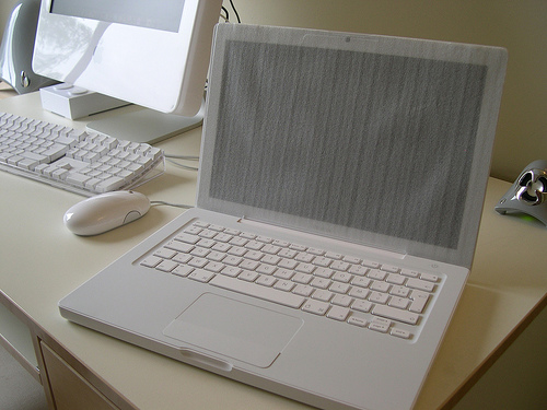 Apple Mac & MacBook pt. 10 - Another picture of the mac by the mac book.