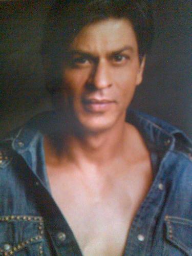 Do u like ShahrukhKhan - i&#039;m a big shahrukh fan and i wwatch all his movies.i liked Veer-zaara the best