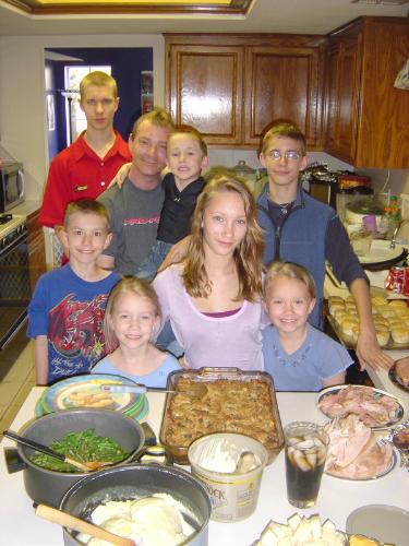 Thankgiving 2oo6 - Here is a pic of my kids and partner...I always talk about them, so I figure might as well post a pic. Not everyone believes me when I say I have 7 kids.