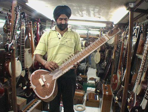 instrument - vendeur playing instrument