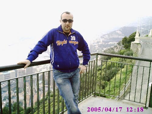 Io!!! - Ecco qua la mia foto! Foto scattata con lo sfondo di montecarlo...  posto meraviglioso! :D