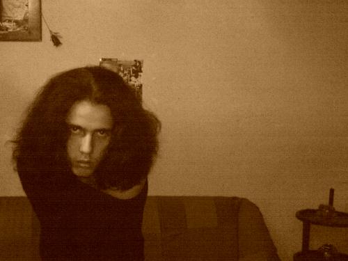 i love the old style - i am more of a dreamer and an excentric person. if you take that and add a sepia effect you will get this.... i like this picture a lot for it reprezents one of my personalities
