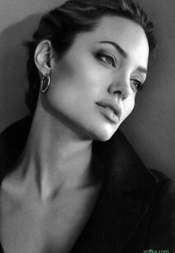 ANGELINA - HOW HOT