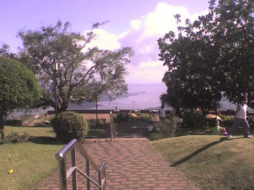 Tagaytay Vista - This photo was taken last Saturday November 25,2006 at Taal Vista during our family reunion.