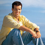 Anthony Robbins - Anthony Robbins is sitting