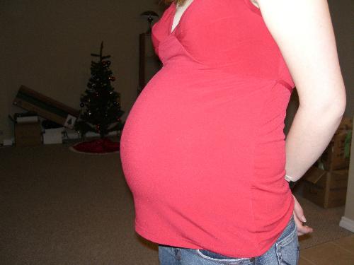 Pregnant stomach - A pregnant tummy at 38 weeks