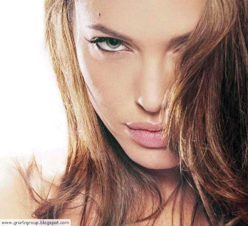 Anjelina - Isn’t she hot....