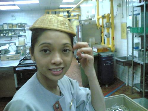 midnight aunty - taken when my babygal was busy wiping cutleries.. so stress.. still remember clearly.. she had her midnight attachment with me during the world cup season.. it was always busy.. till 6am in the morning.. haha.. see her stress face?