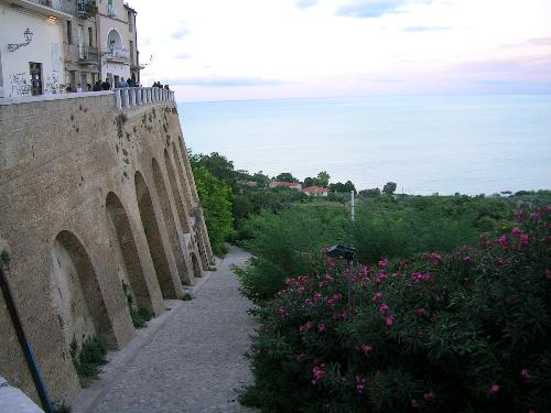 Vasto .. - vasto....