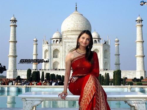 indian simplicity..!! - This is the pic of aishwarya rai..she is wearing a beautifuuuul saree...Indian beauty at its best...