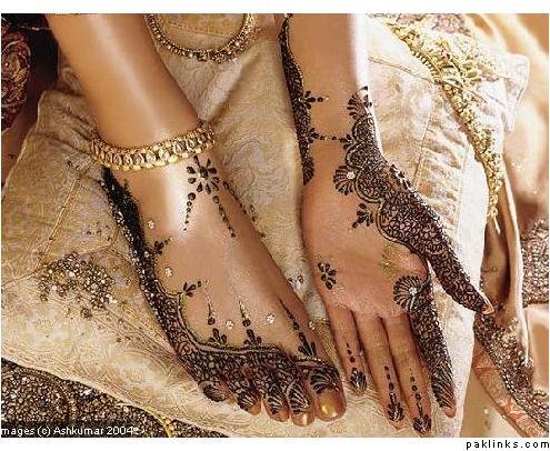 beautiful heena - one of the Dasi tradions is to apply heena on any religious occation as well as in Weddings! beautiful heena - one of the Dasi tradions is to apply heena on any religious occation as well as in Weddings!