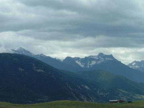 Montana mountain range - Photo shot June 2006 while on vaction.