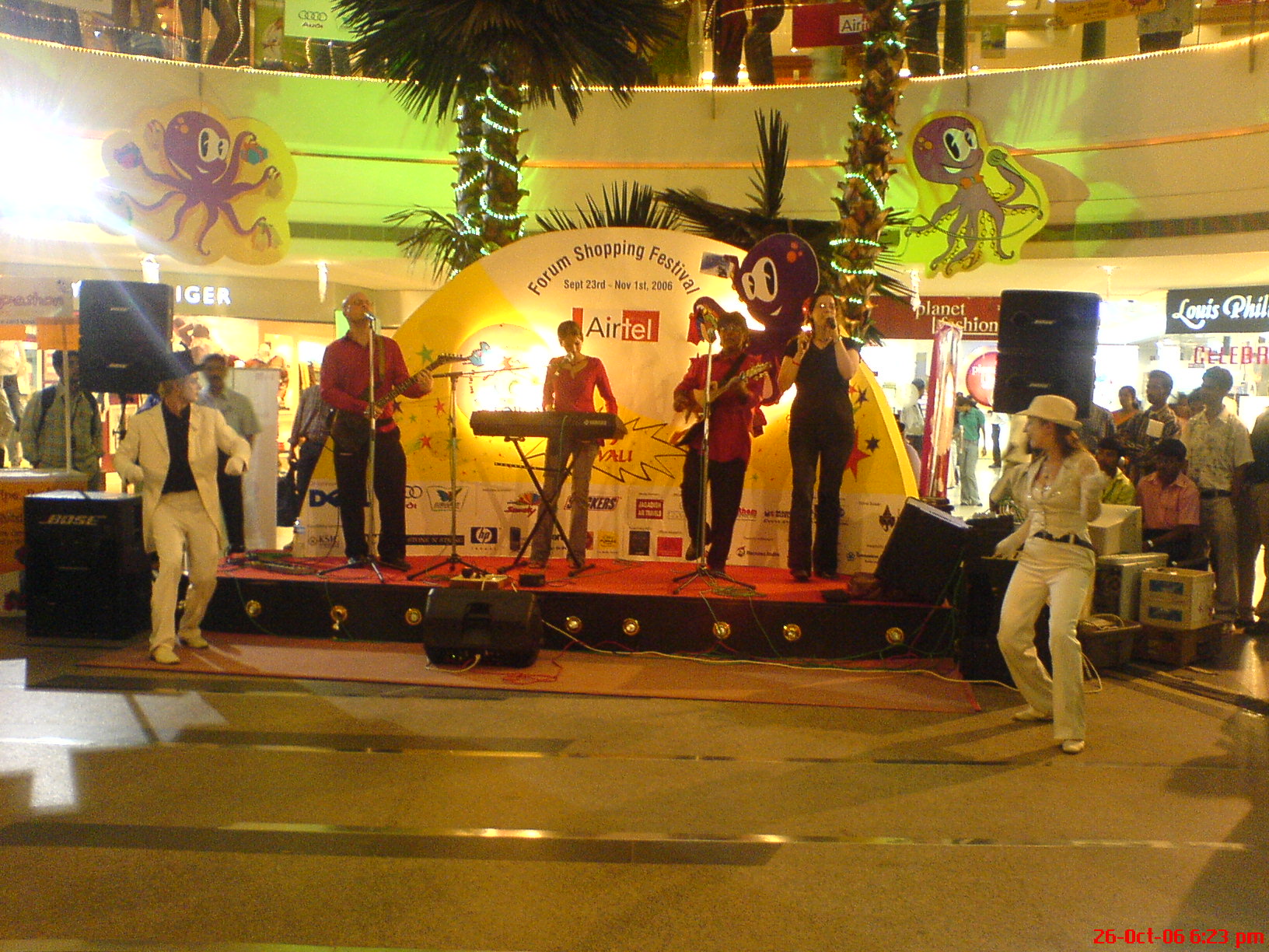 Airtel Dance Masti - We went to FORUM and checked that this show from AIRTEL is going on and i just thought of using my camera