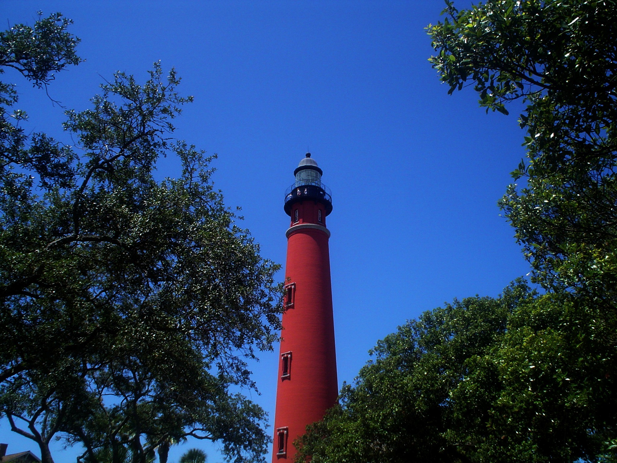Lighthouse in Florida - This is a pic of the Ponce De Lion lighthouse somewhere in the Daytona Beach, FL area.