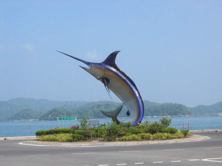 Fish Replica - You can find this fish replica in the heart of Kota Kinabalu city in north borneo........seafood is very much fresh here,...If i am not mistaken, they called this fish 'blue merlin'.....you can see the sea at the back of the replica......