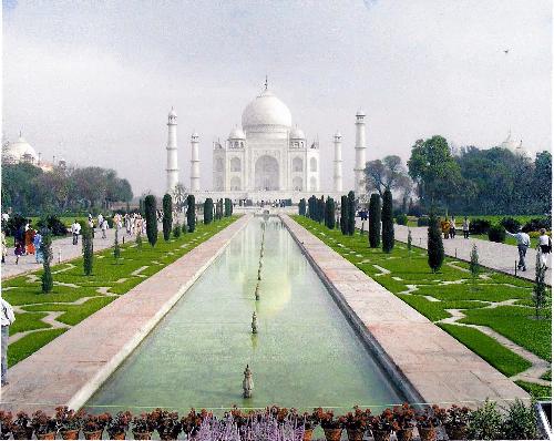 wonder of world - this is taj mahal from agra india. my fevoret place on earh is porch of taj its cool even look much better in full moon