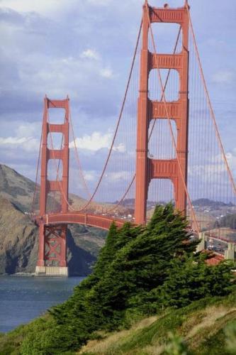 the Golden Gate Bridge - bridge over the san francisco bay.