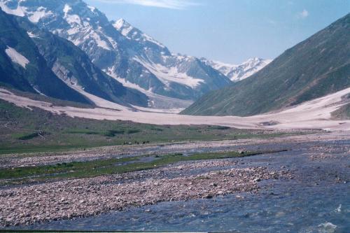 beauty lies over here - pic of kagan naran Pakistan Karachi