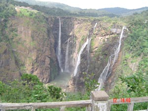 Jog fall - Jog fall located on National Highway number 206 connecting Honovar to Tumkur