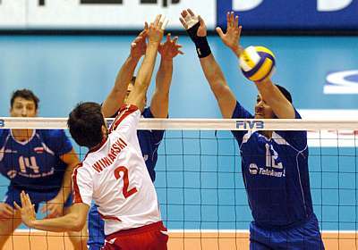 voleybal - players dividing the ball in the net