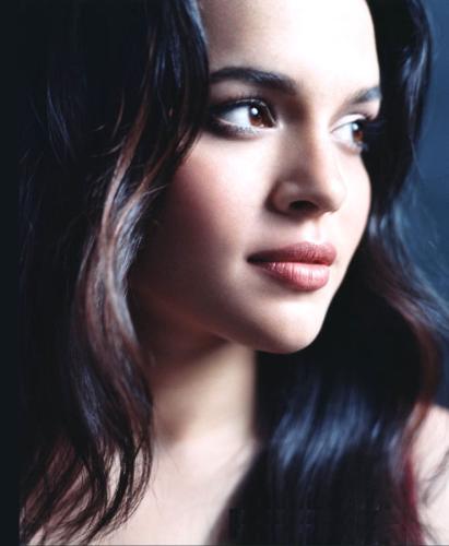 Norah Jones - sweet lady with her skill :-)
