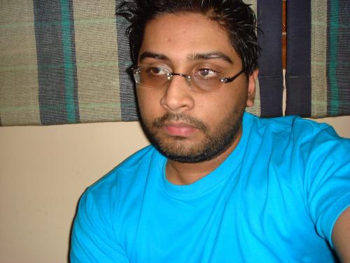 style - This photo of mine is taken by my self, howz it, i  just took it cauz i wanna see whether in beard i loook good or not it suits me or not because some ppl said beard doesnt suit me some say it does. The pOse is nice na :)