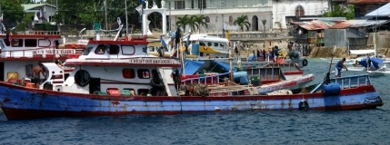 Boats - Stranded boats on the port