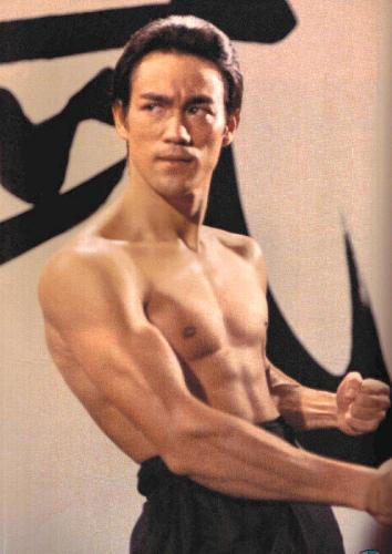 The master. - Any one dare to baet him..............