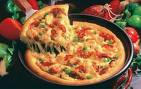 yummy pizza .. :)  - do u lik pizza .. i luv chicken tikka pizza ... itz yummy :)